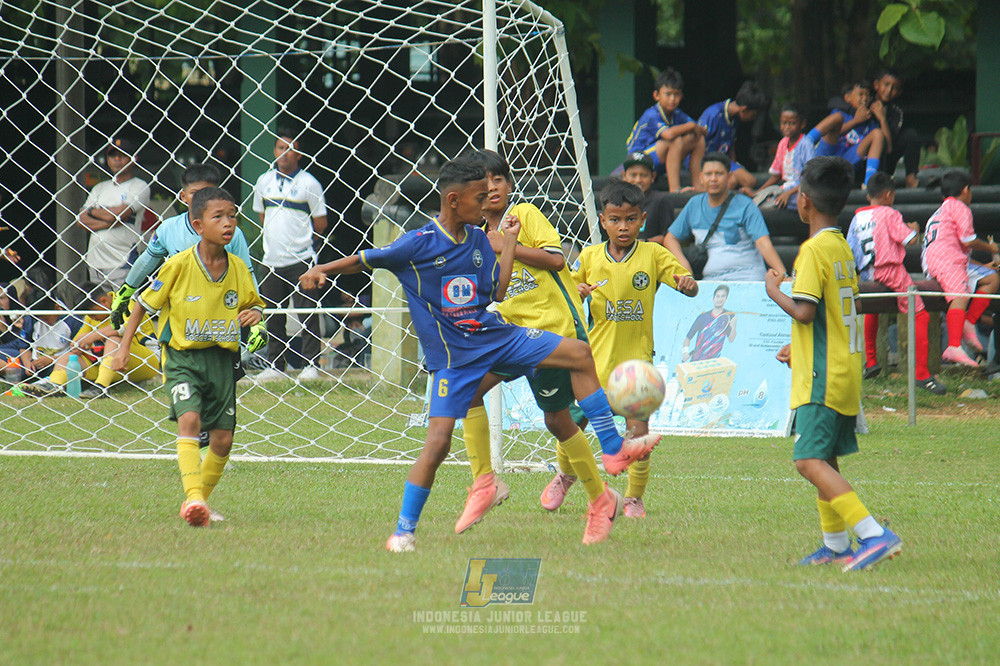 big 24 ijl u11 140624 khenzi united vs maesa pararaider white
