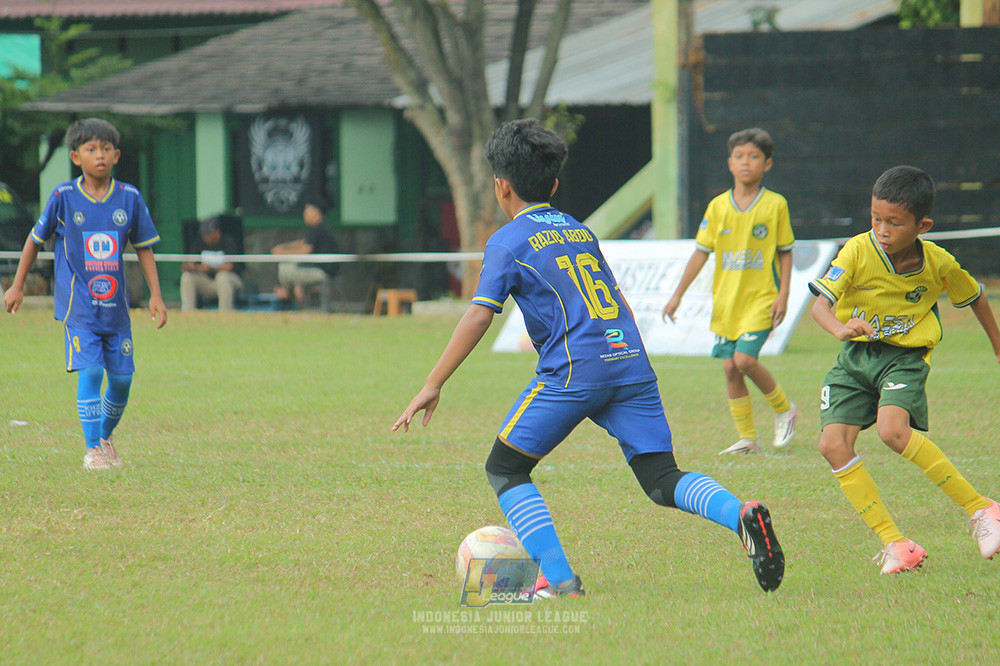 big 24 ijl u11 140624 khenzi united vs maesa pararaider white