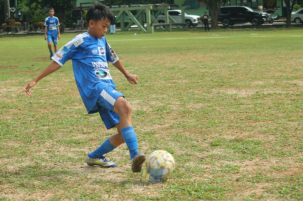 ijl big 8 champ u12 161125 wins soccer school vs binna banua fc blue