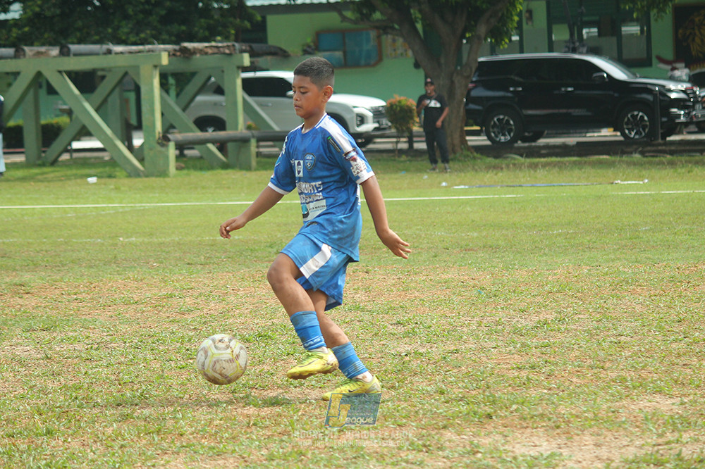 ijl big 8 champ u12 161125 wins soccer school vs binna banua fc blue