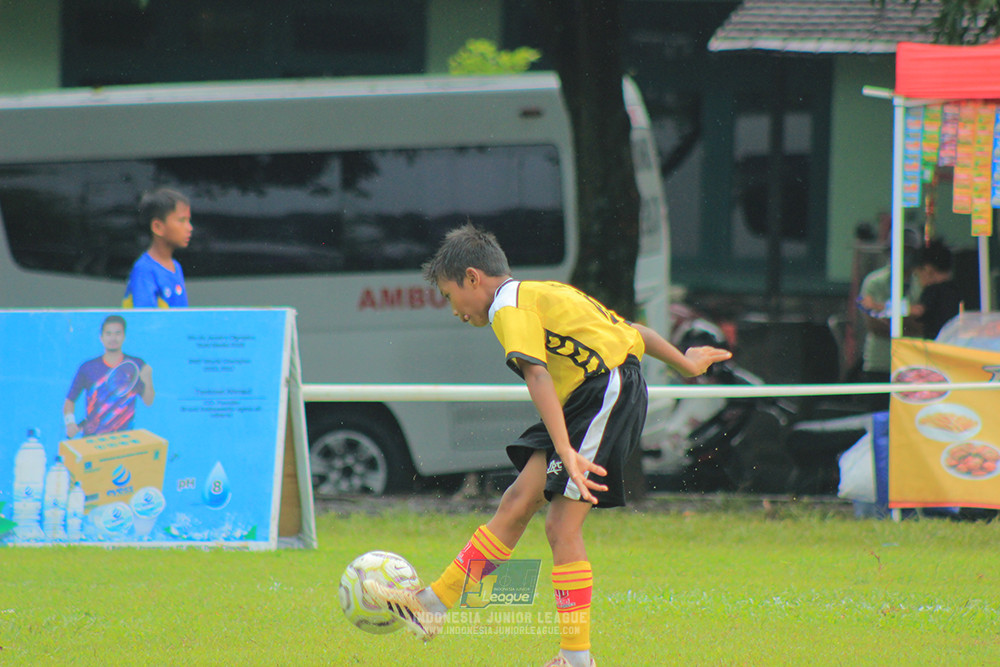 ijl big16 u10 021125 khenzi united vs dream soccer skill