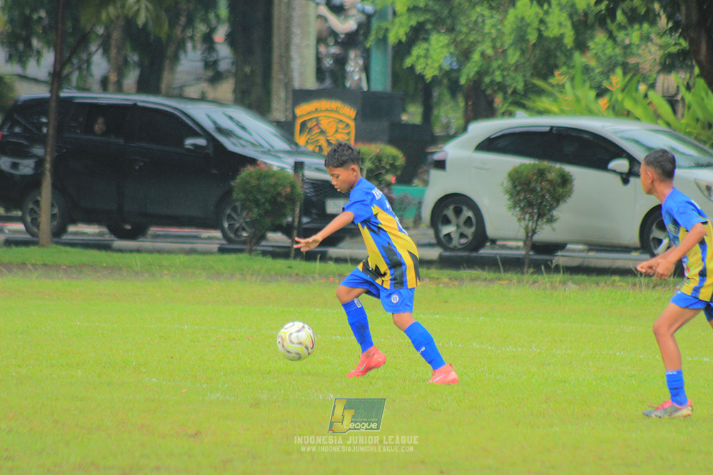 ijl big16 u10 021125 khenzi united vs dream soccer skill