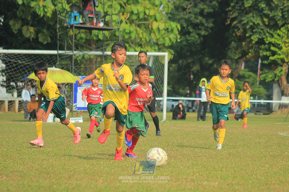 ijl u10 030825 wiradhika soccer vs maesa pararaider white