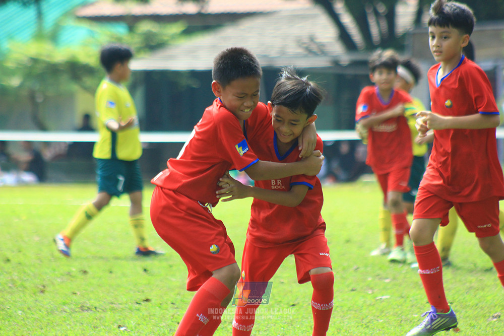 ijl u10 210925 brazillian soccer senayan vs maesa pararaider army