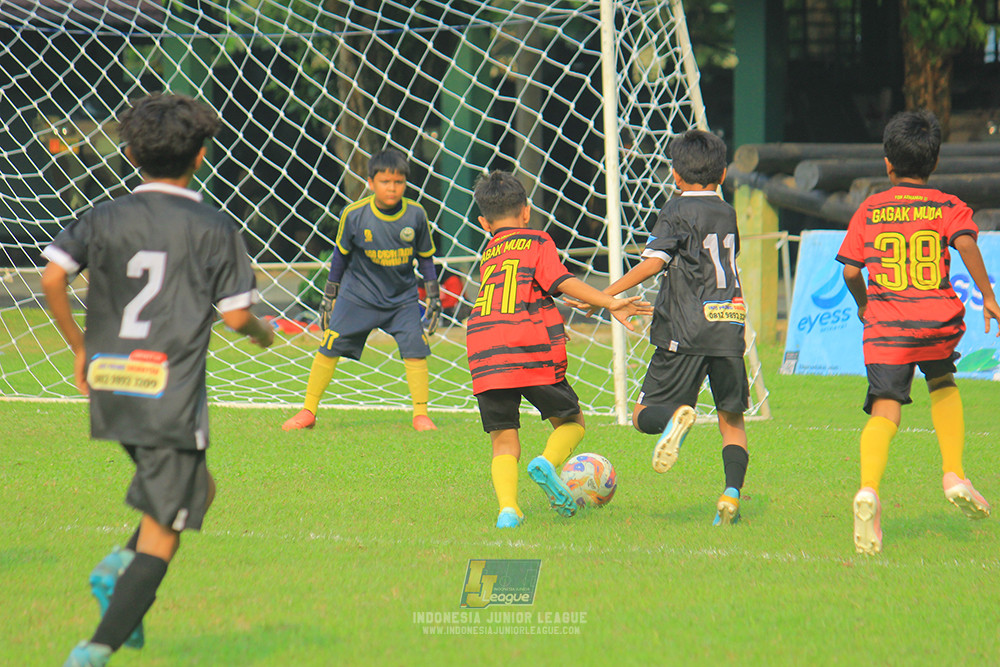 ijl u11 100526 jips soccer vs gagak muda