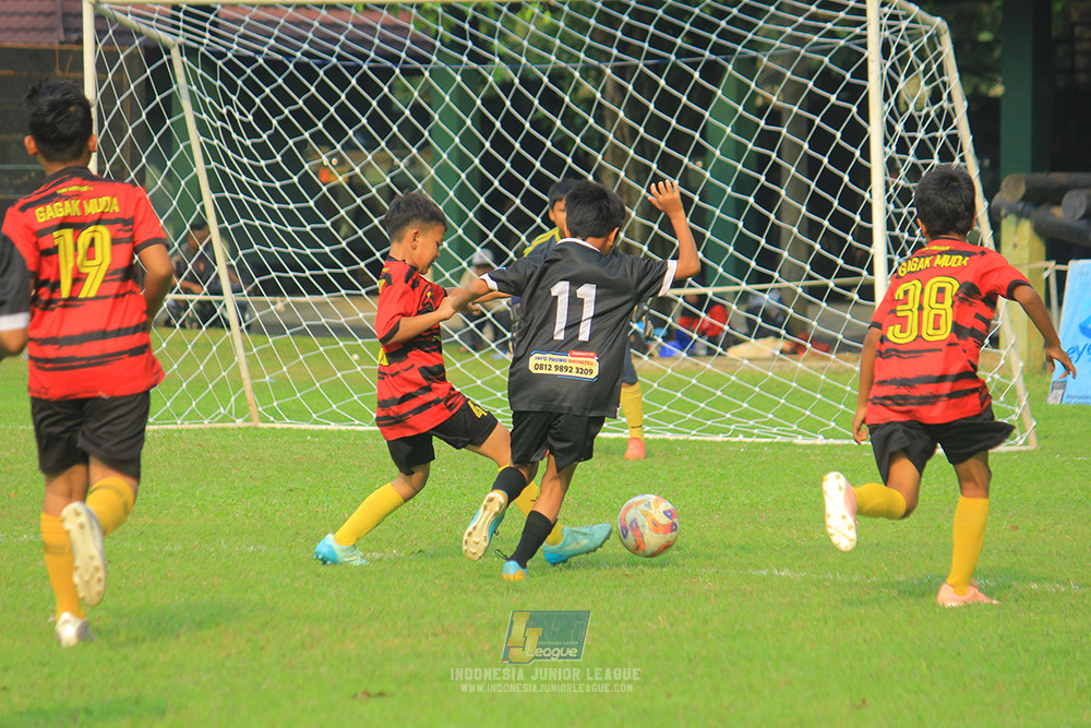 ijl u11 100526 jips soccer vs gagak muda