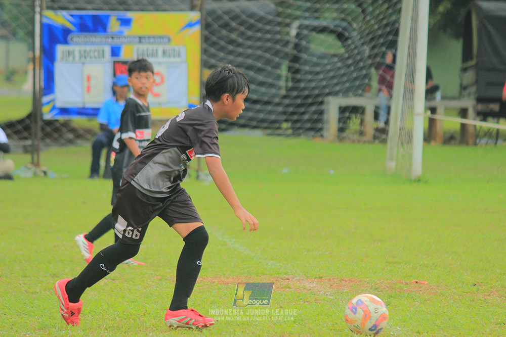 ijl u11 100526 jips soccer vs gagak muda