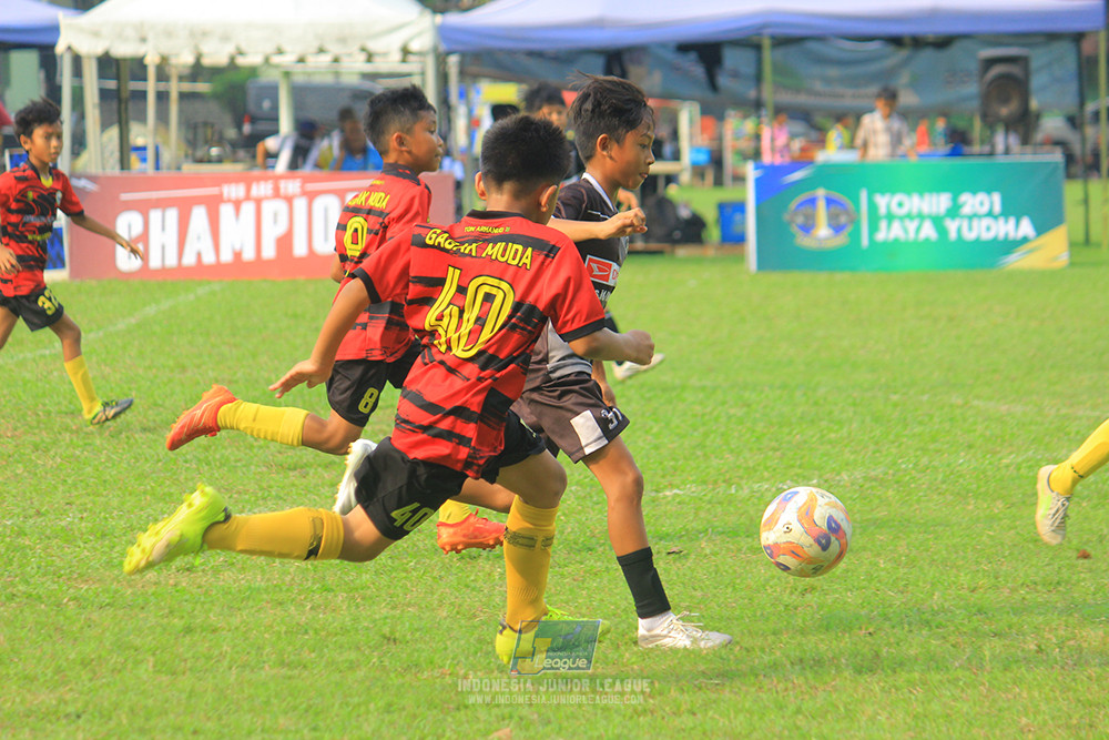 ijl u11 100526 jips soccer vs gagak muda