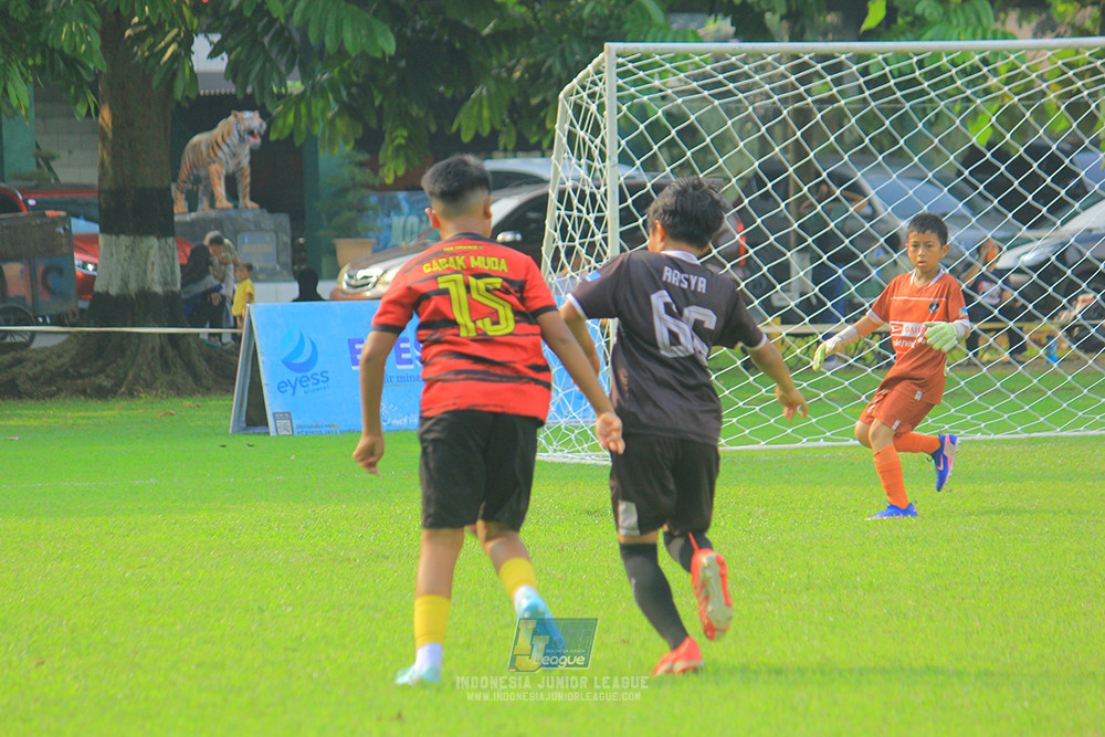 ijl u11 100526 jips soccer vs gagak muda