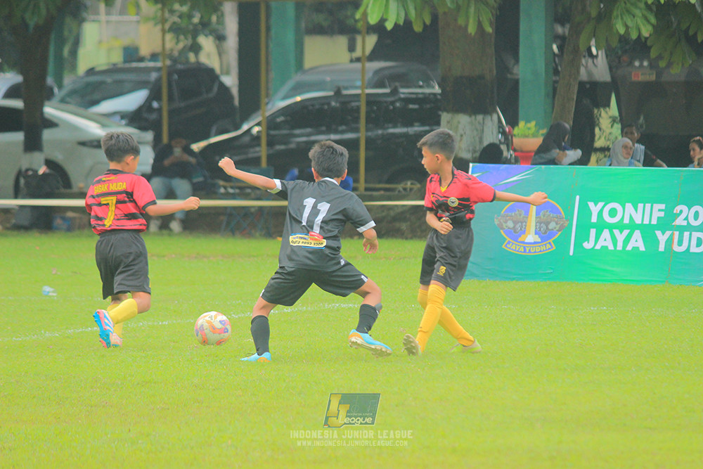 ijl u11 100526 jips soccer vs gagak muda