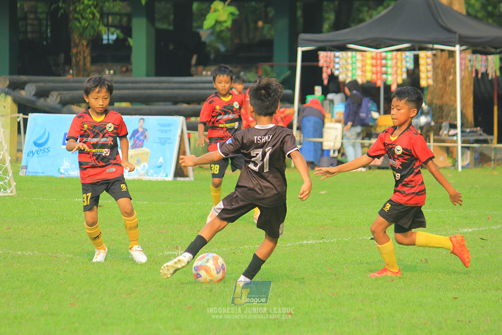 ijl u11 100526 jips soccer vs gagak muda