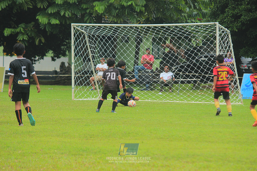 ijl u11 100526 jips soccer vs gagak muda