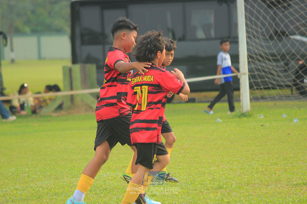 ijl u11 100526 jips soccer vs gagak muda