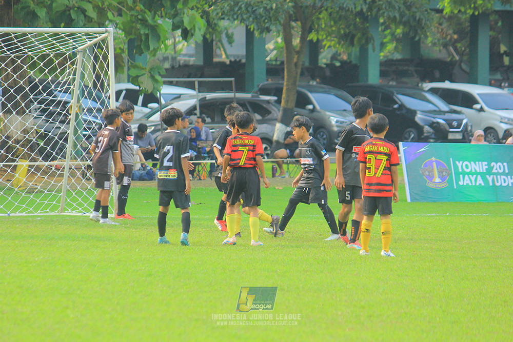 ijl u11 100526 jips soccer vs gagak muda