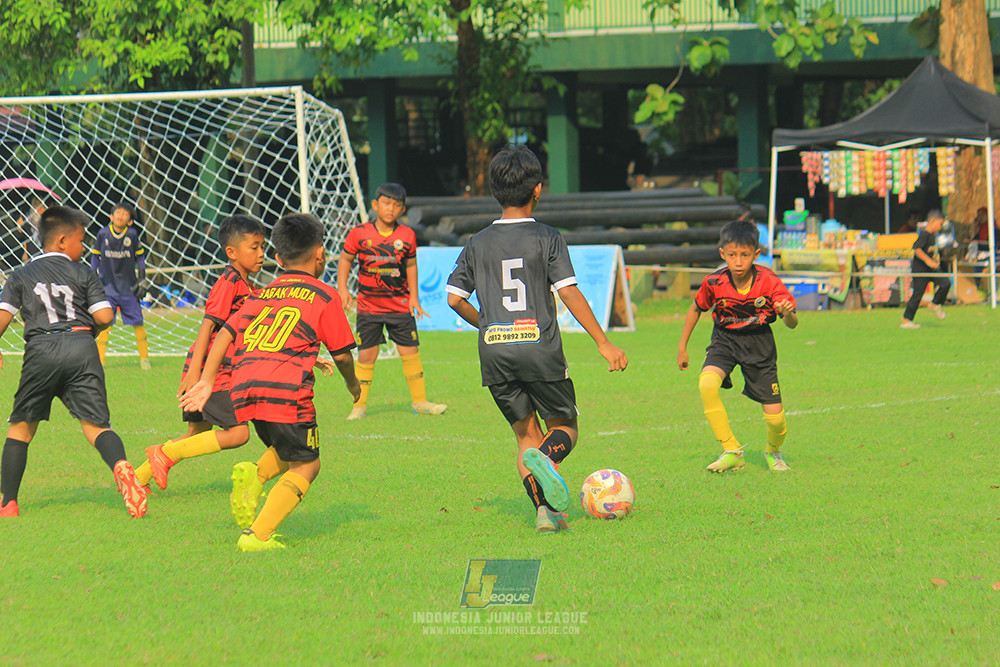 ijl u11 100526 jips soccer vs gagak muda
