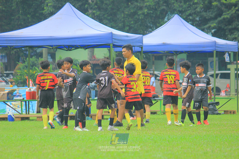 ijl u11 100526 jips soccer vs gagak muda