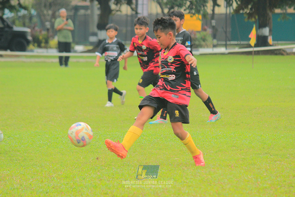 ijl u11 100526 jips soccer vs gagak muda
