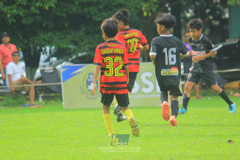 ijl u11 100526 jips soccer vs gagak muda