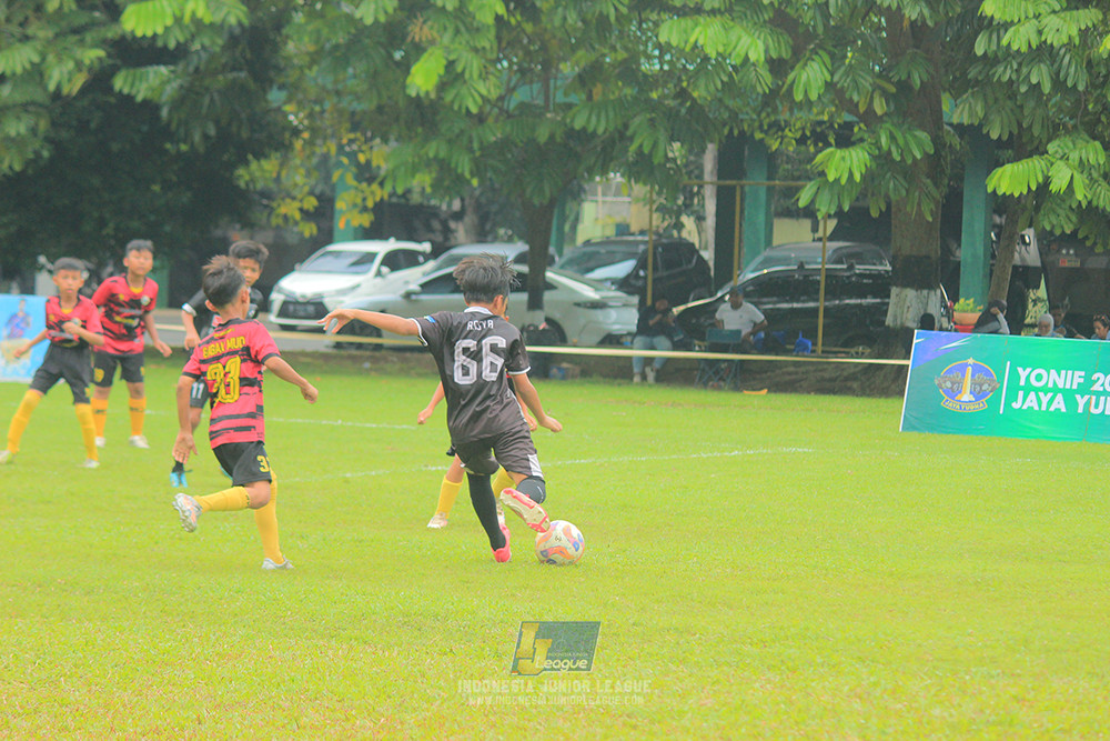 ijl u11 100526 jips soccer vs gagak muda