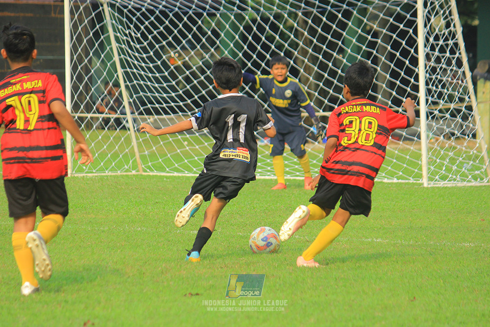 ijl u11 100526 jips soccer vs gagak muda