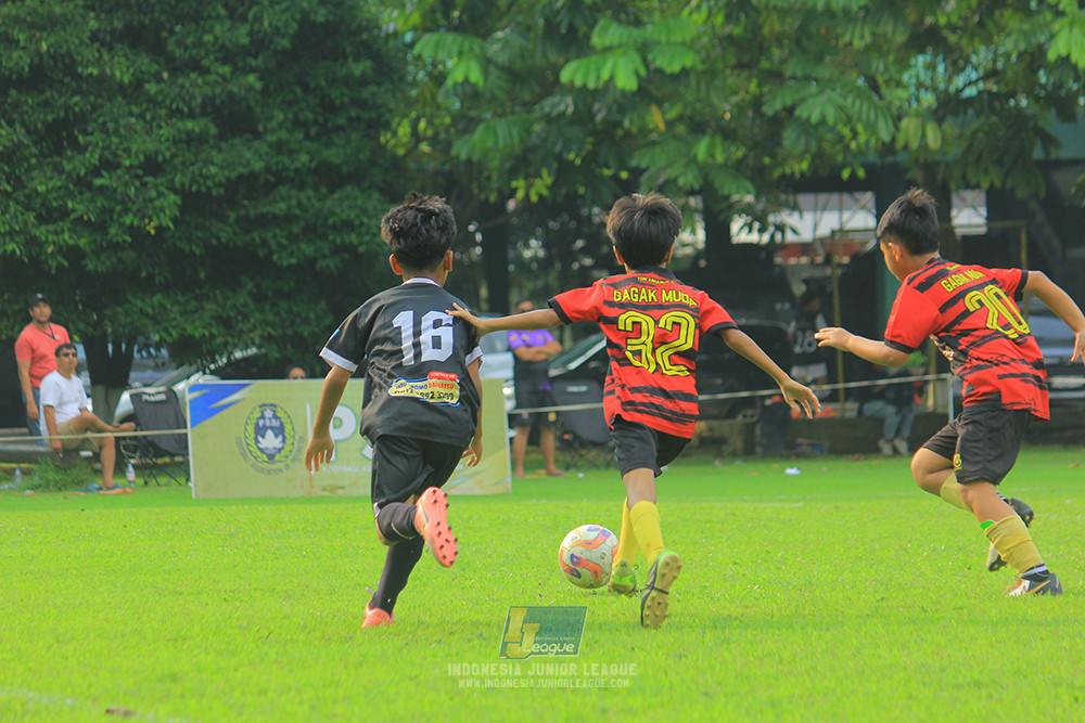 ijl u11 100526 jips soccer vs gagak muda