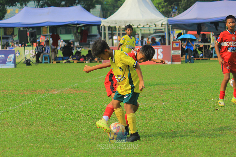 ijl u11 100526 maesa pararaider army vs kids soccer family
