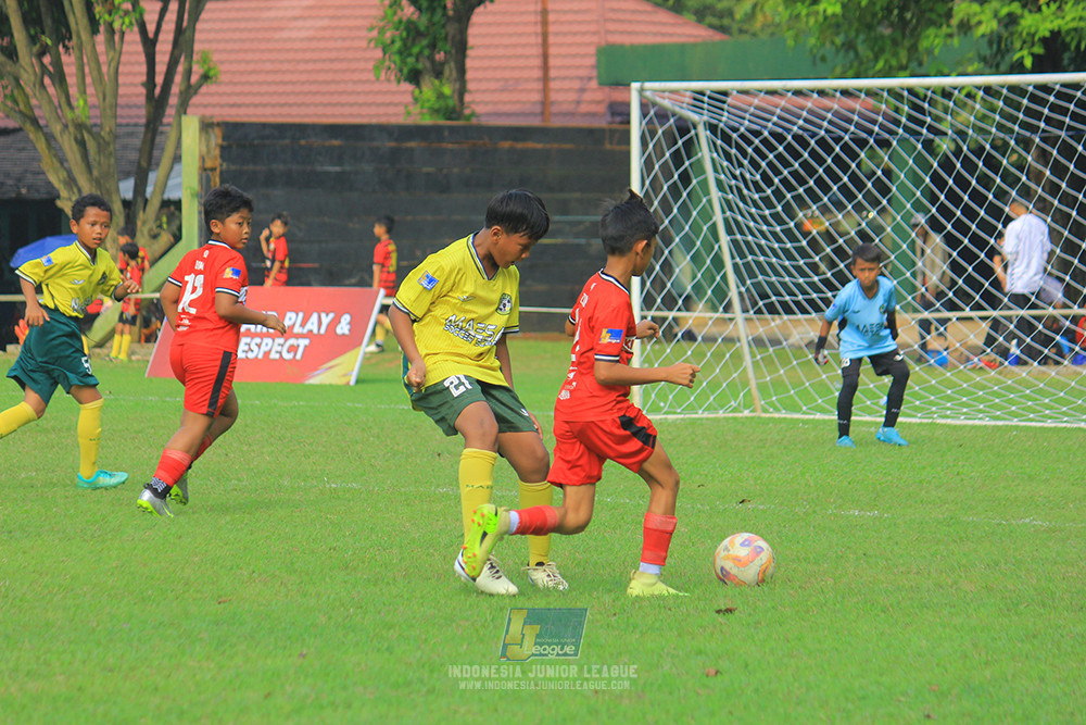 ijl u11 100526 maesa pararaider army vs kids soccer family