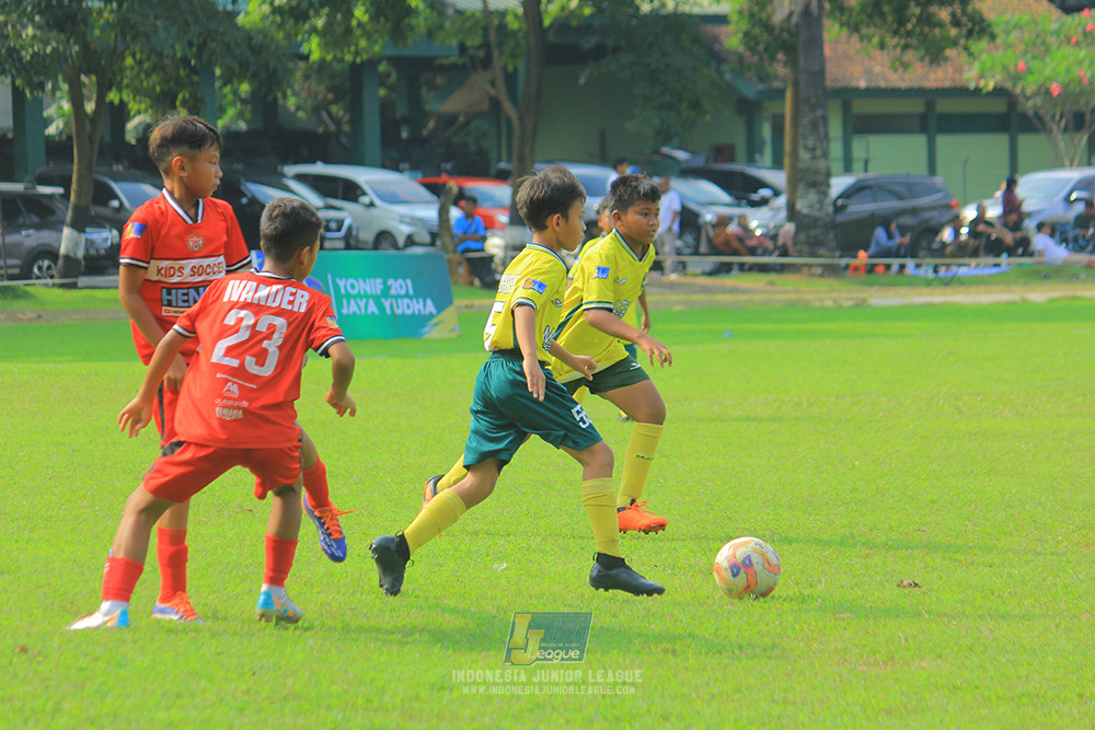 ijl u11 100526 maesa pararaider army vs kids soccer family