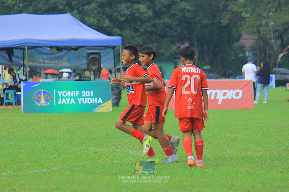ijl u11 100526 maesa pararaider army vs kids soccer family