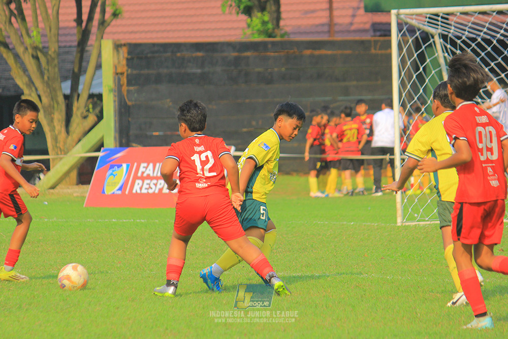 ijl u11 100526 maesa pararaider army vs kids soccer family