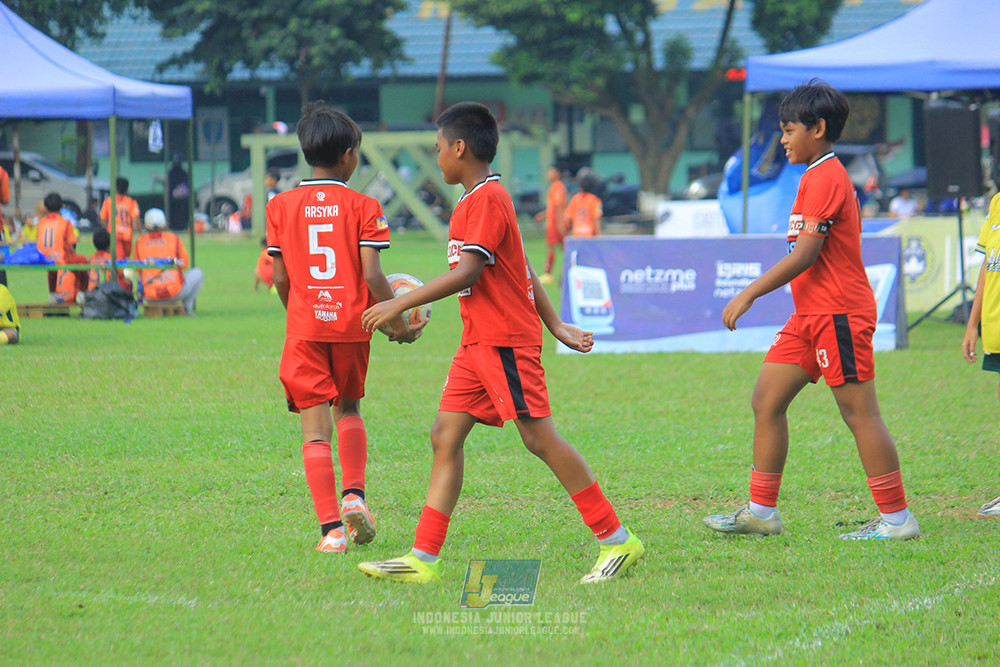 ijl u11 100526 maesa pararaider army vs kids soccer family