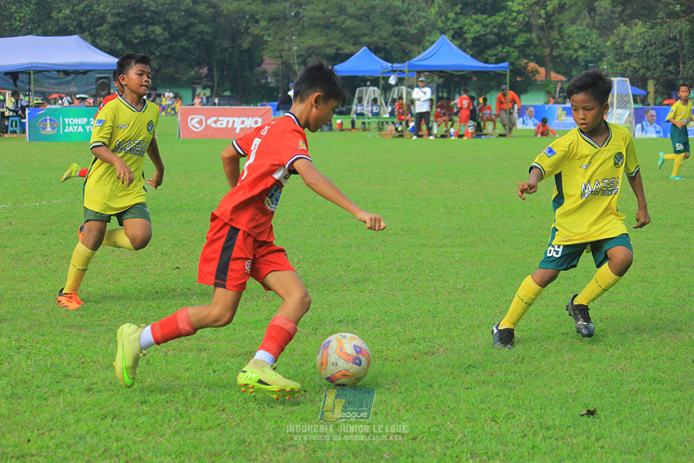 ijl u11 100526 maesa pararaider army vs kids soccer family