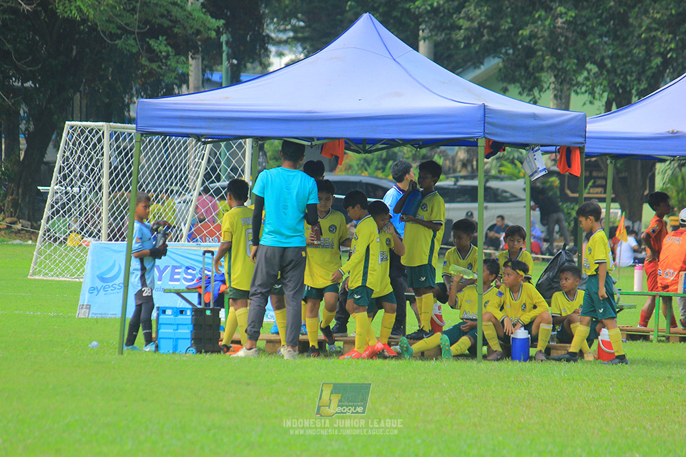 ijl u11 100526 maesa pararaider army vs kids soccer family