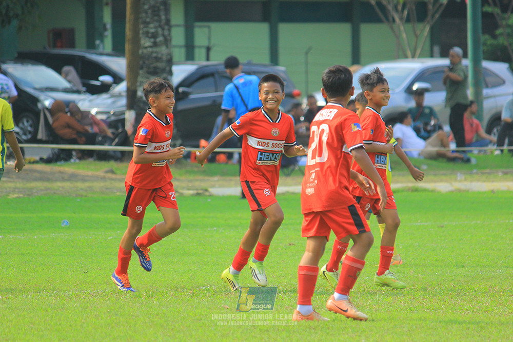 ijl u11 100526 maesa pararaider army vs kids soccer family