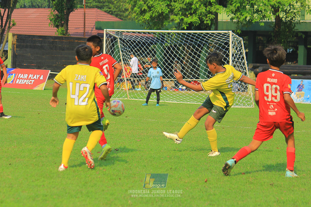 ijl u11 100526 maesa pararaider army vs kids soccer family