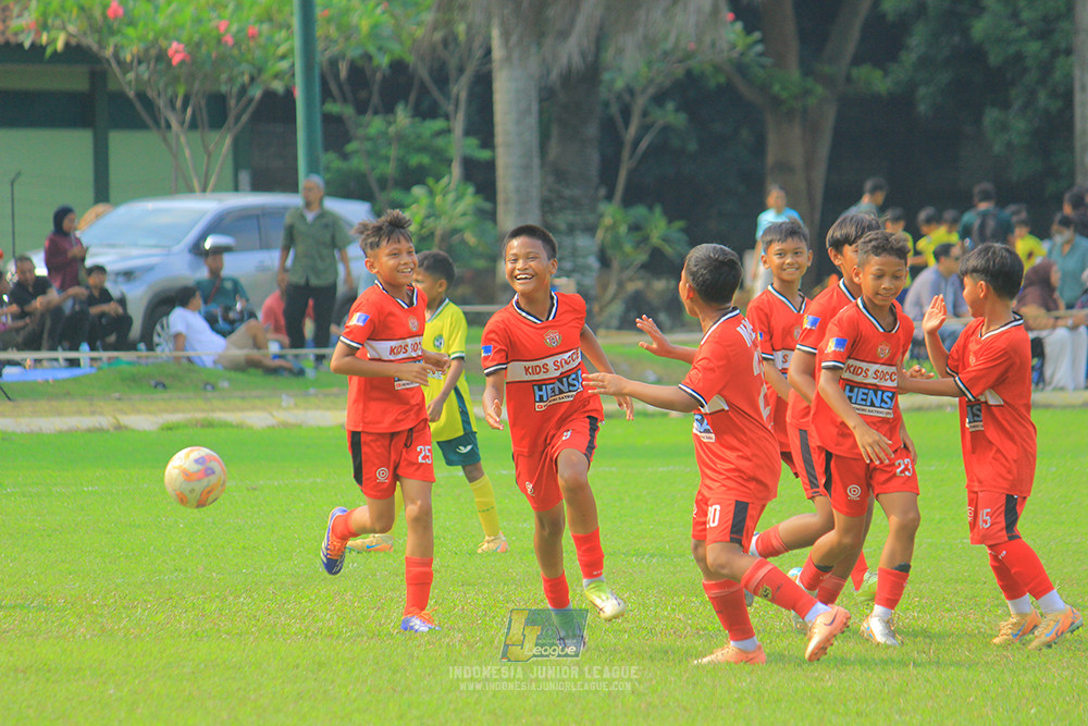 ijl u11 100526 maesa pararaider army vs kids soccer family