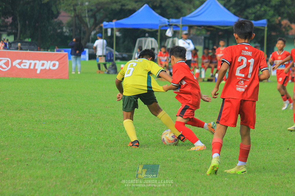 ijl u11 100526 maesa pararaider army vs kids soccer family