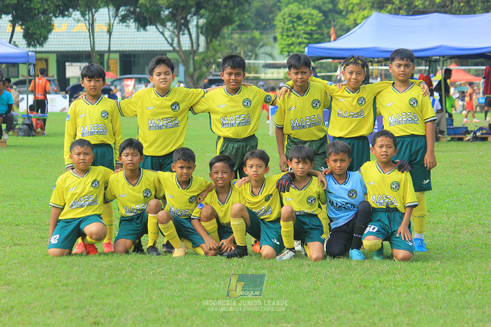 ijl u11 100526 maesa pararaider army vs kids soccer family