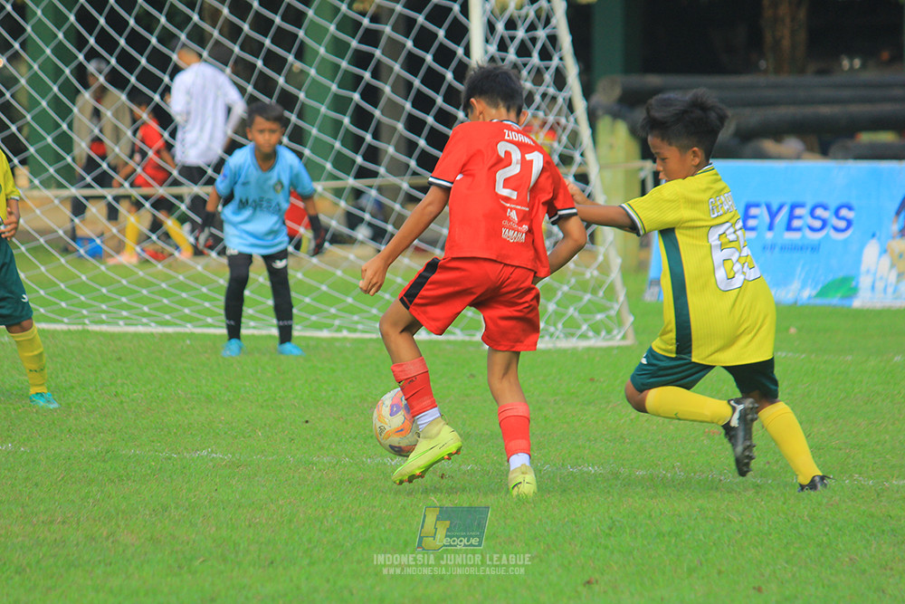 ijl u11 100526 maesa pararaider army vs kids soccer family