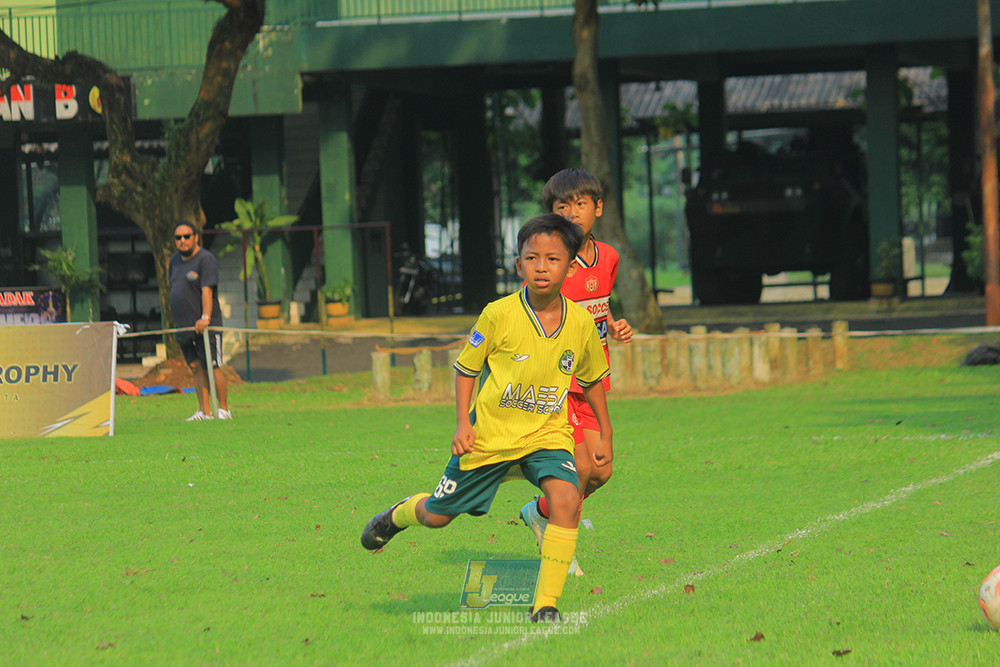 ijl u11 100526 maesa pararaider army vs kids soccer family