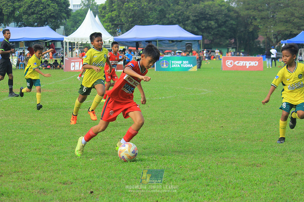 ijl u11 100526 maesa pararaider army vs kids soccer family