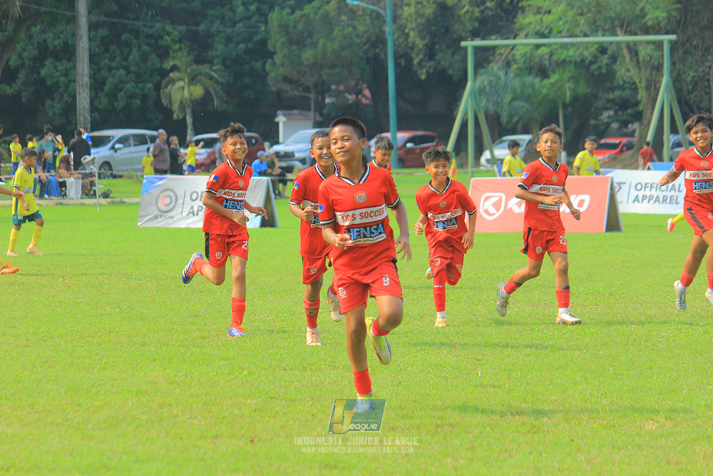 ijl u11 100526 maesa pararaider army vs kids soccer family