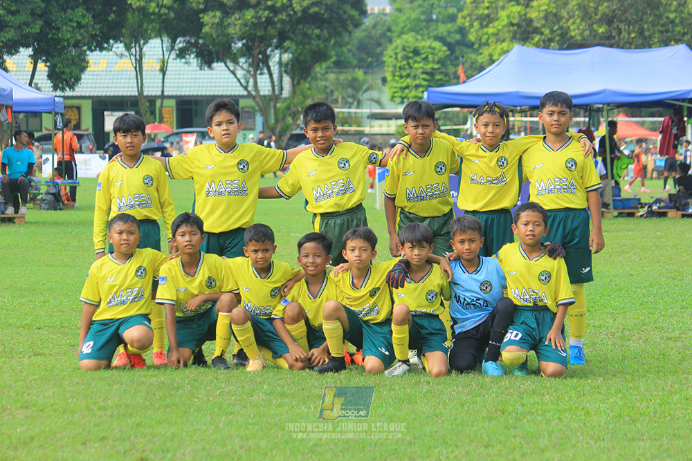 ijl u11 100526 maesa pararaider army vs kids soccer family