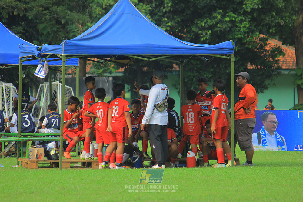 ijl u11 100526 maesa pararaider army vs kids soccer family
