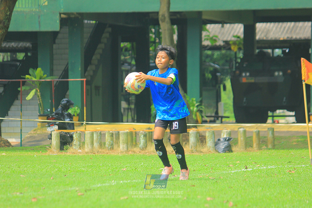 ijl u11 100526 steelford united vs isa marzuki bandriawan