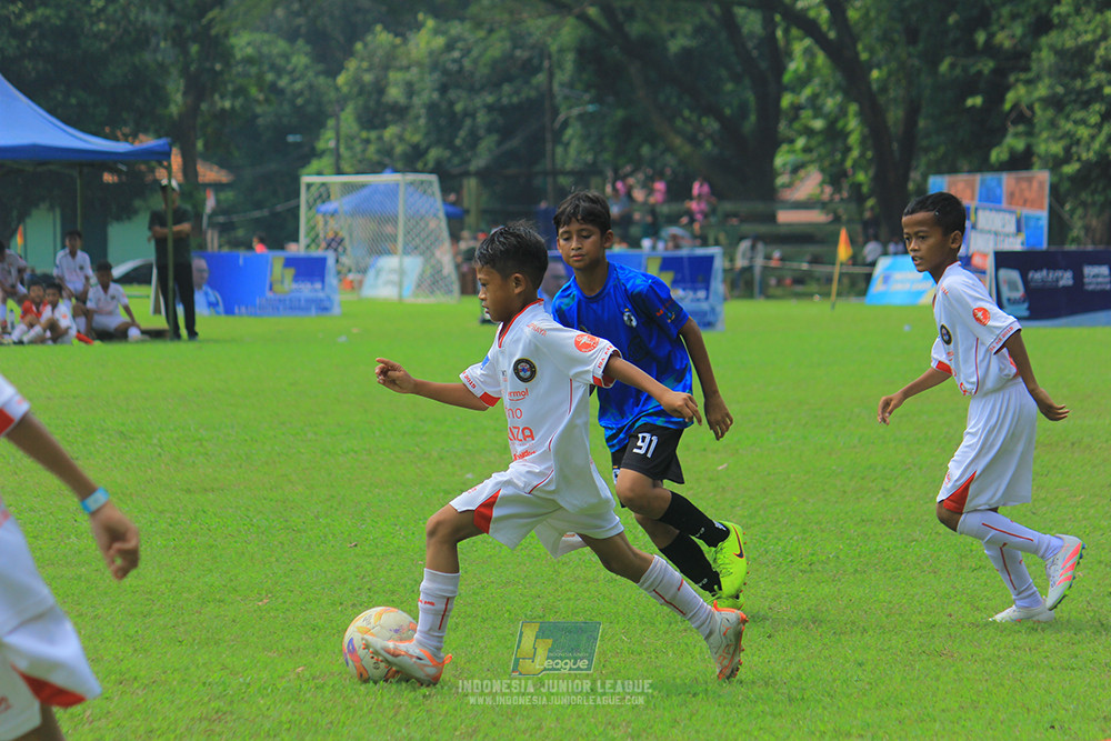 ijl u11 100526 steelford united vs isa marzuki bandriawan