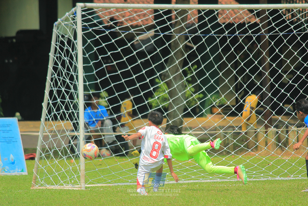 ijl u11 100526 steelford united vs isa marzuki bandriawan