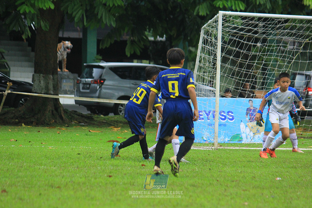 ijl u11 110126 brazillian ss senayan vs asia football school