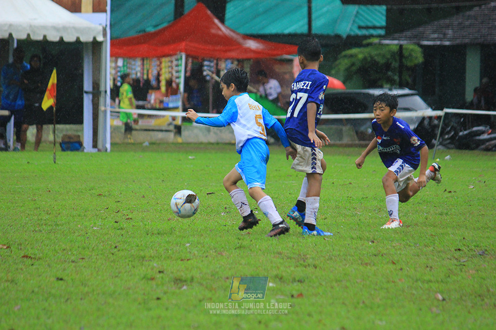 ijl u11 110126 proball football vs fifa farmel