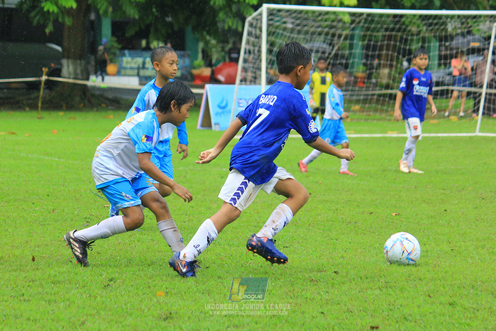 ijl u11 110126 proball football vs fifa farmel
